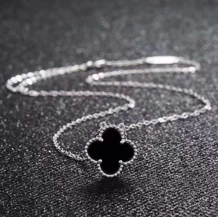 Dây Chuyền Vàng 4 lá Glosbe & Co