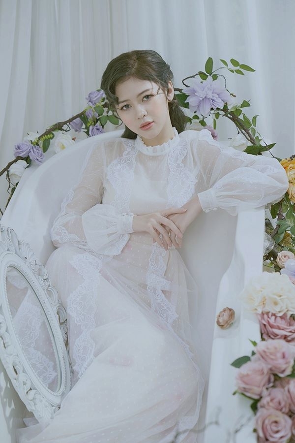 Liz Kim Cương chụp ảnh nghệ thuật