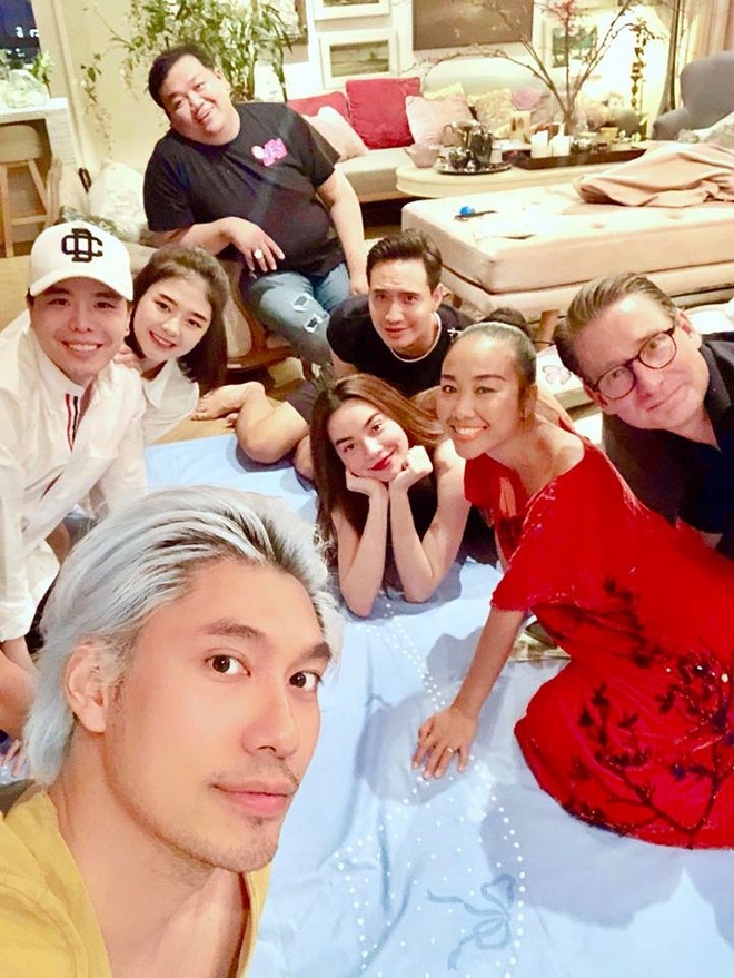 Liz Kim Cương cùng mọi người