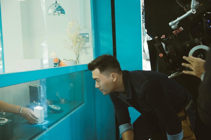 Trang sức Glosbe lấp lánh trong quảng cáo Sting vị cafe mới