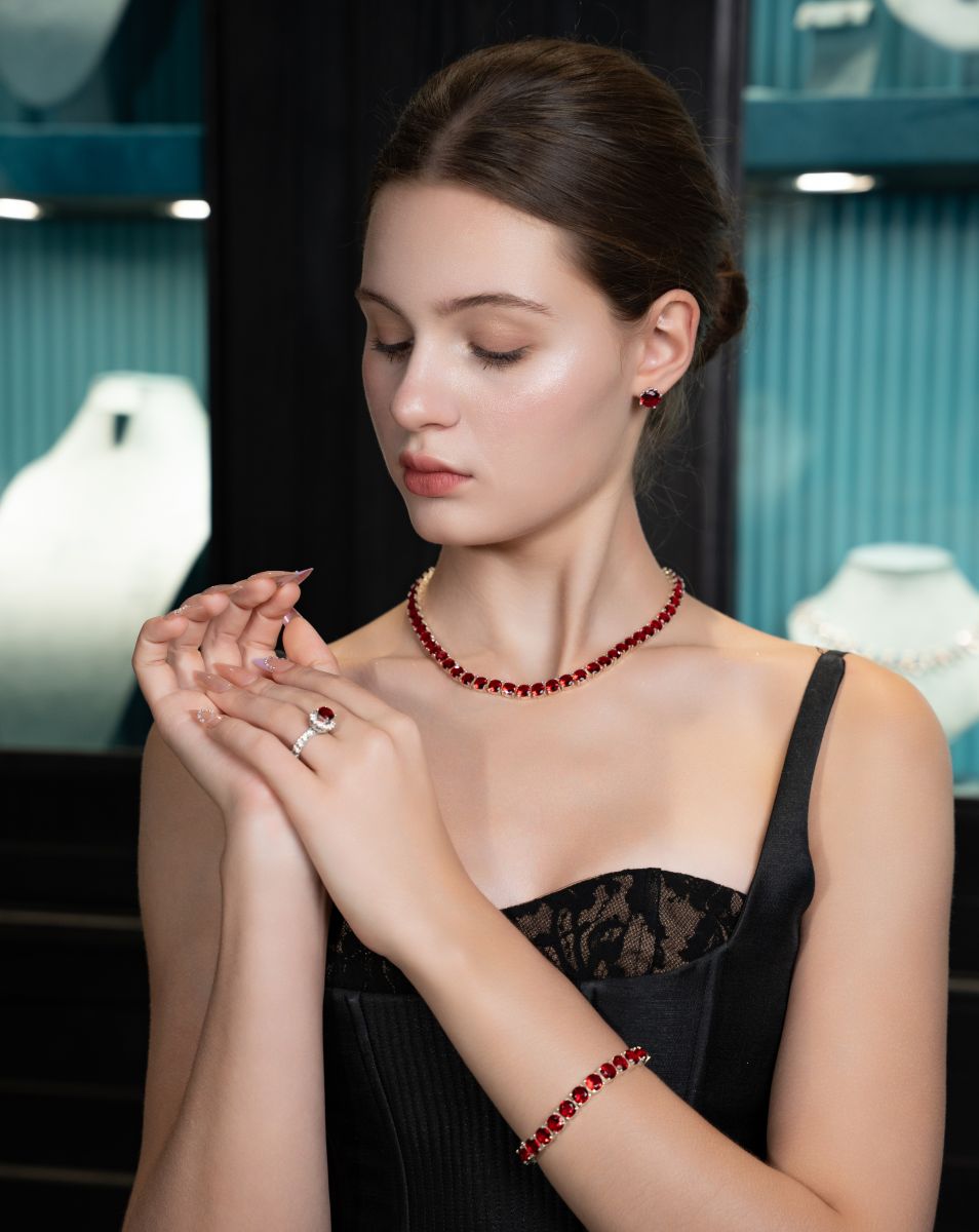 Dây chuyền tennis đỏ Glosbe & Co