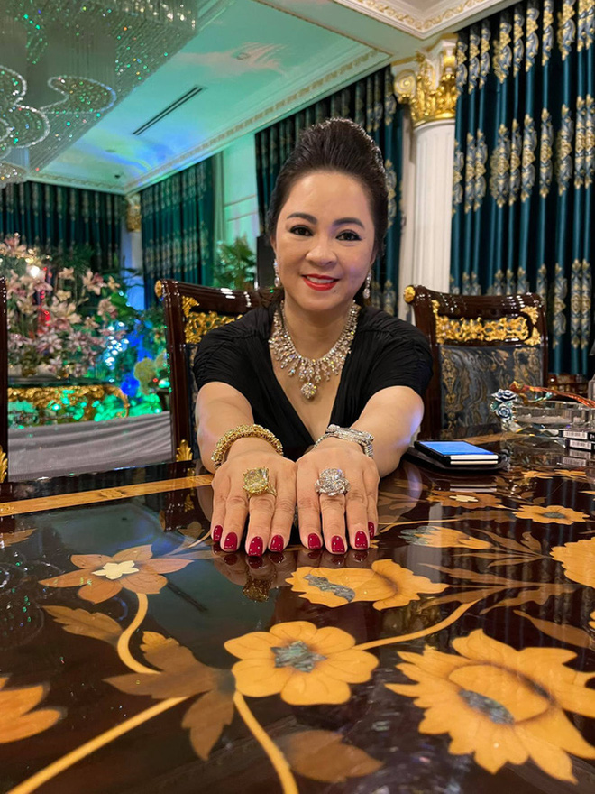 CEO Nguyễn Phương Hằng