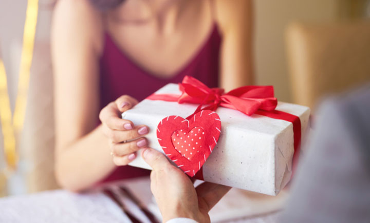 Ý nghĩa khi tặng quà sinh nhật cho bạn thân nữ