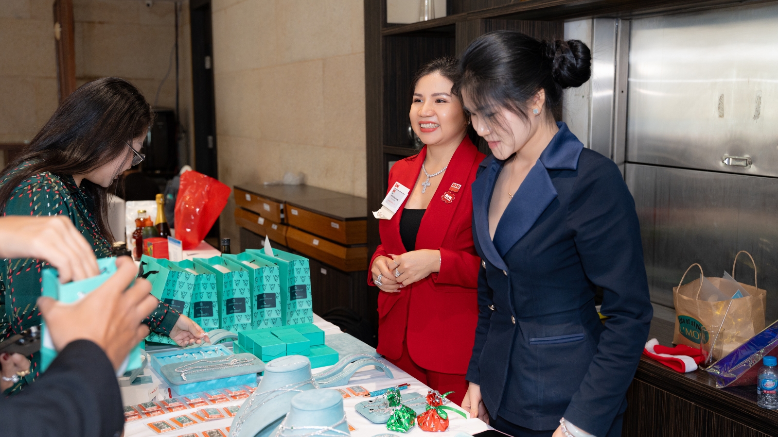 Trang sức Glosbe & Co tại sự kiện BNI BizLink Chapter 23.12.25