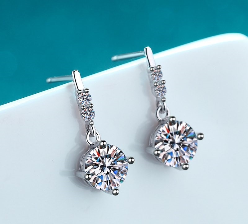 Hoa tai kim cương Moissanite