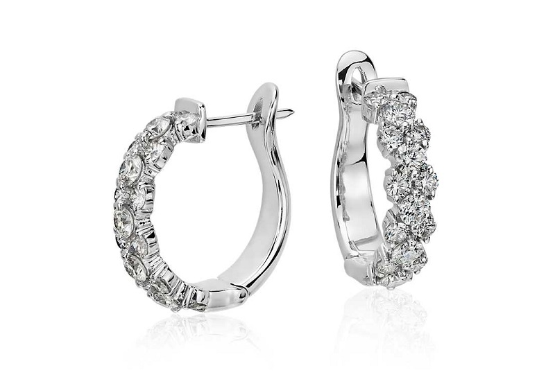 Hoa tai dáng Hoop kim cương