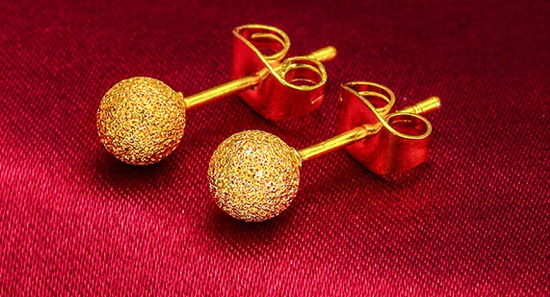 Khuyên tai nụ vàng 18K