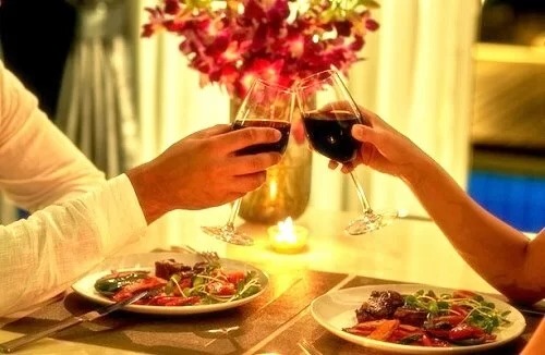 Bữa tối lãng mạng - Món quà 8/3 cho người yêu ý nghĩa