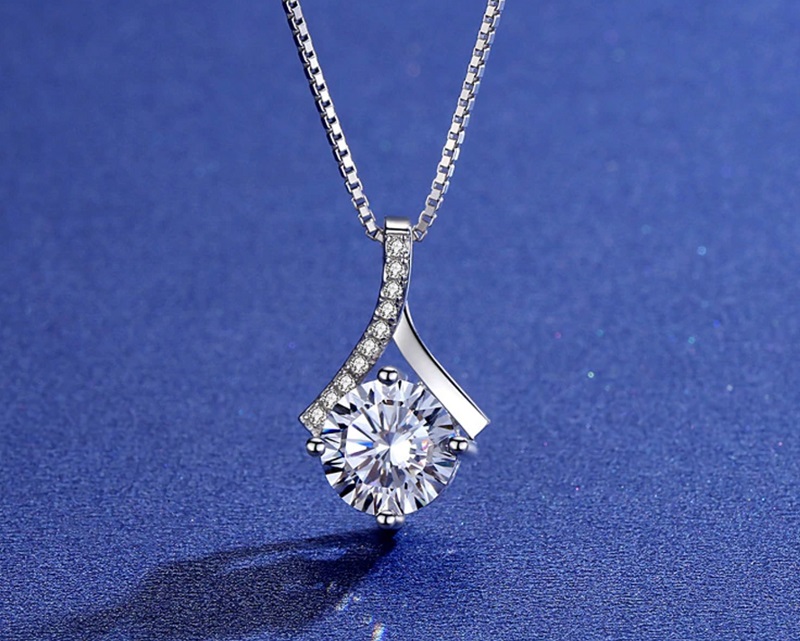 Mua dây chuyền kim cương cao cấp thiết kế đẹp tại Glosbe & Co