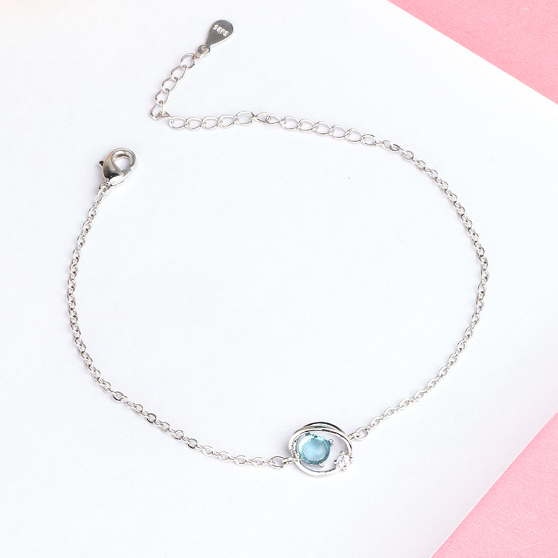 Đeo lắc tay bên trái hay bên phải mang lại tài vận tốt