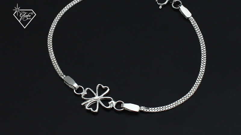 Lắc tay cỏ bốn lá