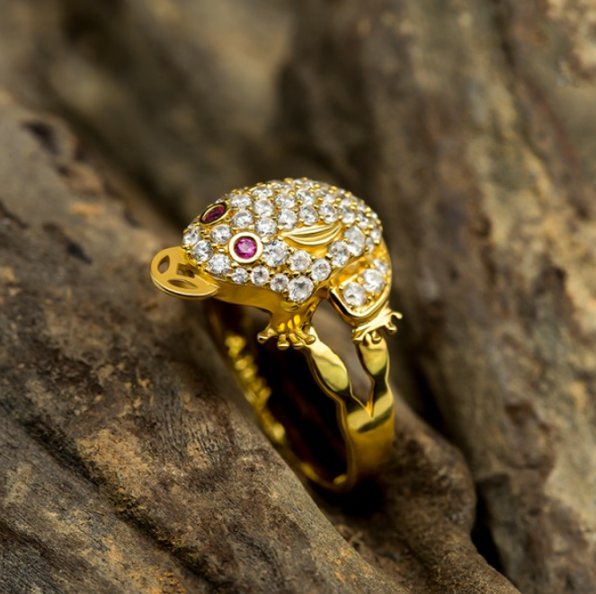 Mẫu nhẫn cóc ngậm tiền bằng vàng 18K