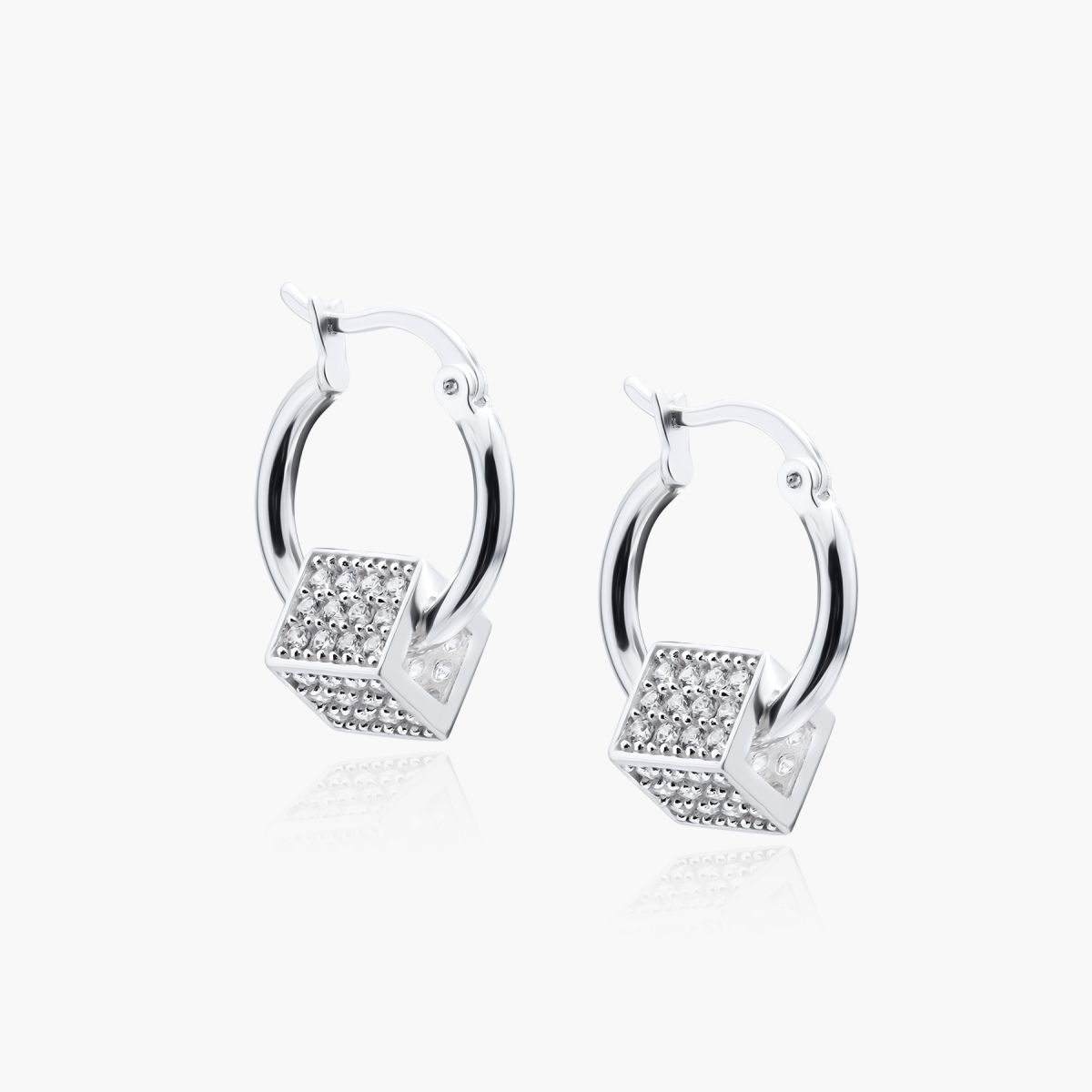 Khuyên tai nam bạc siêu “chất”