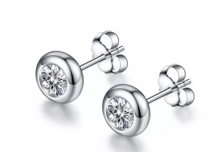 Chiêm ngưỡng mẫu khuyên tai nam tròn đầy cuốn hút