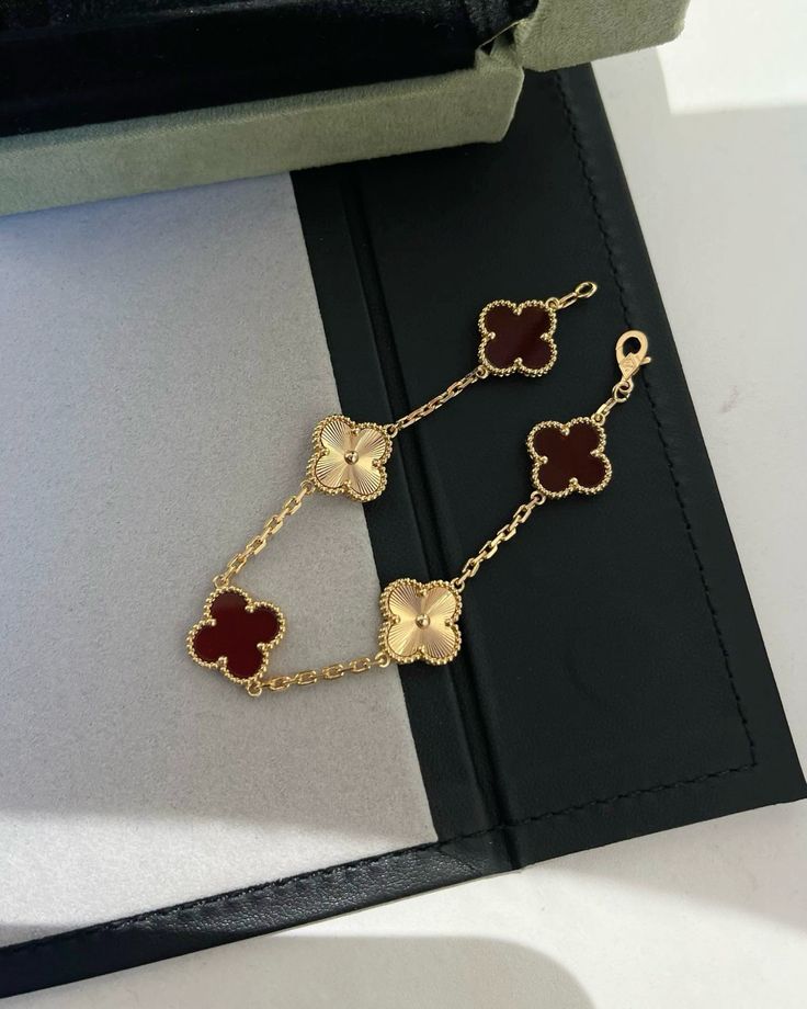 Lắc Tay Cỏ 4 Lá Vàng 18k