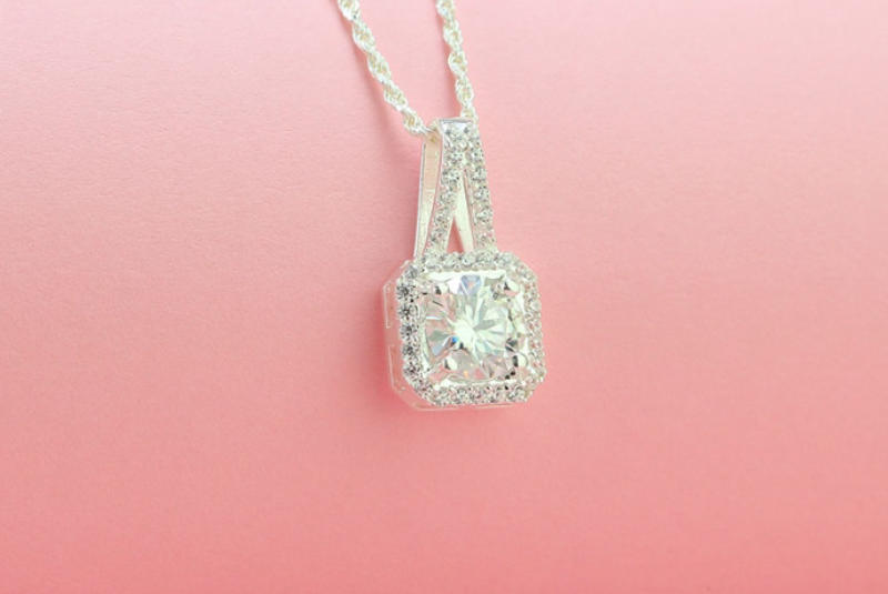 Mặt dây chuyền Moissanite lấp lánh và đẹp lâu bền