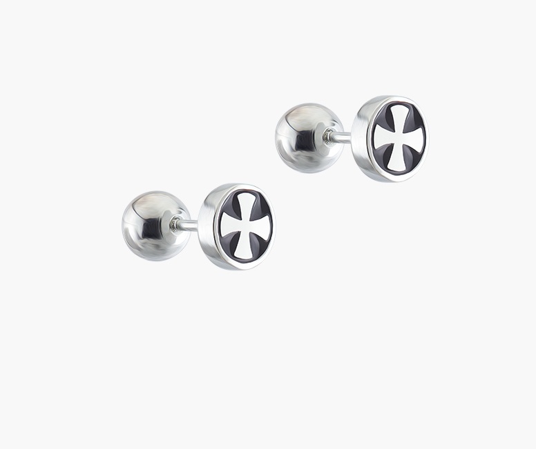 Khuyên tai nữ màu đen – biểu tượng cho nét đẹp sang trọng