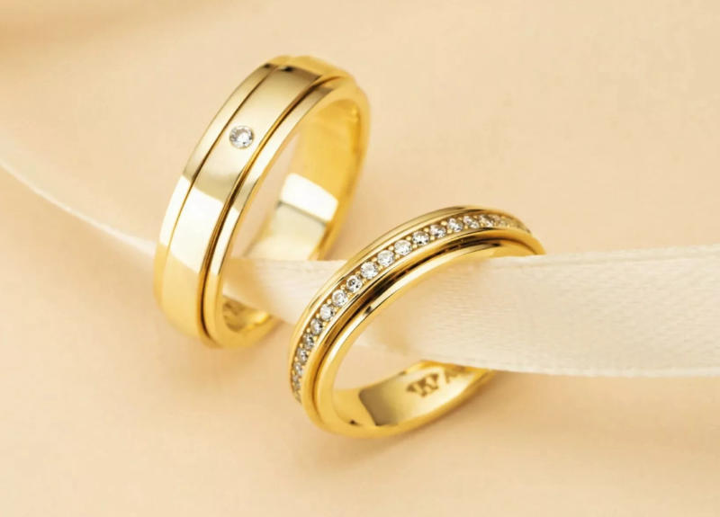 Nhẫn cưới vàng tượng trưng cho tình yêu trọn vẹn