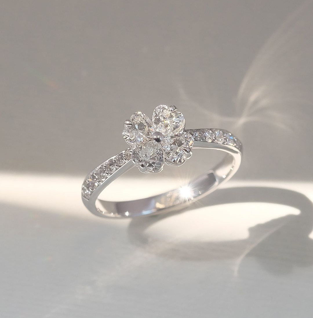 Nhẫn kim cương solitaire