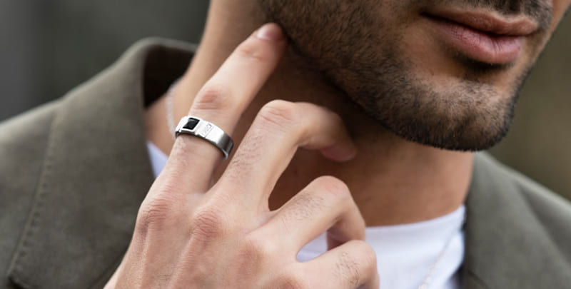 Nhẫn trơn bản vuông (Flat Band) lựa chọn số 1 cho nam giới thích sự thanh lịch