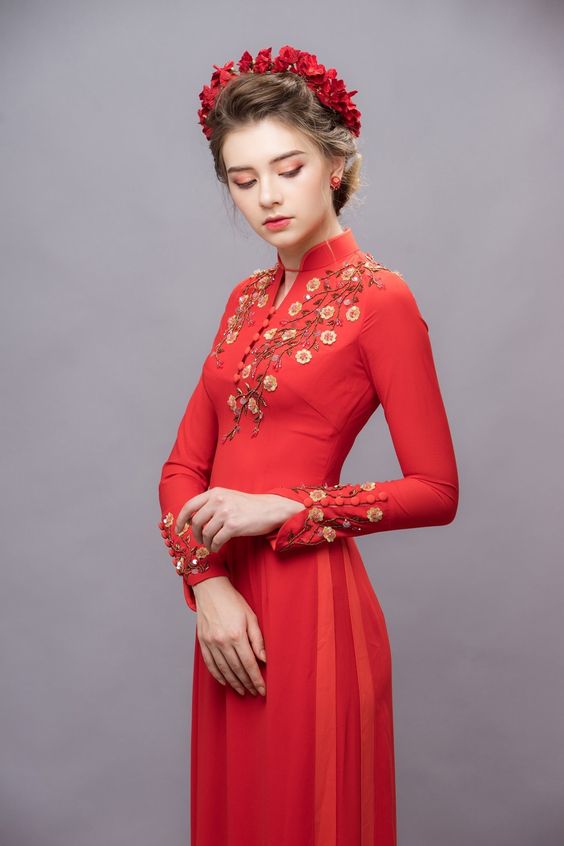mặc áo dài đeo phụ kiện gì