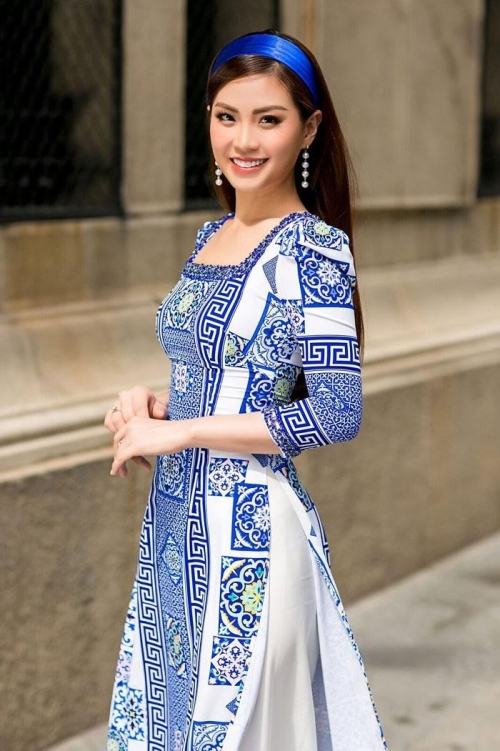 mặc áo dài đeo phụ kiện gì