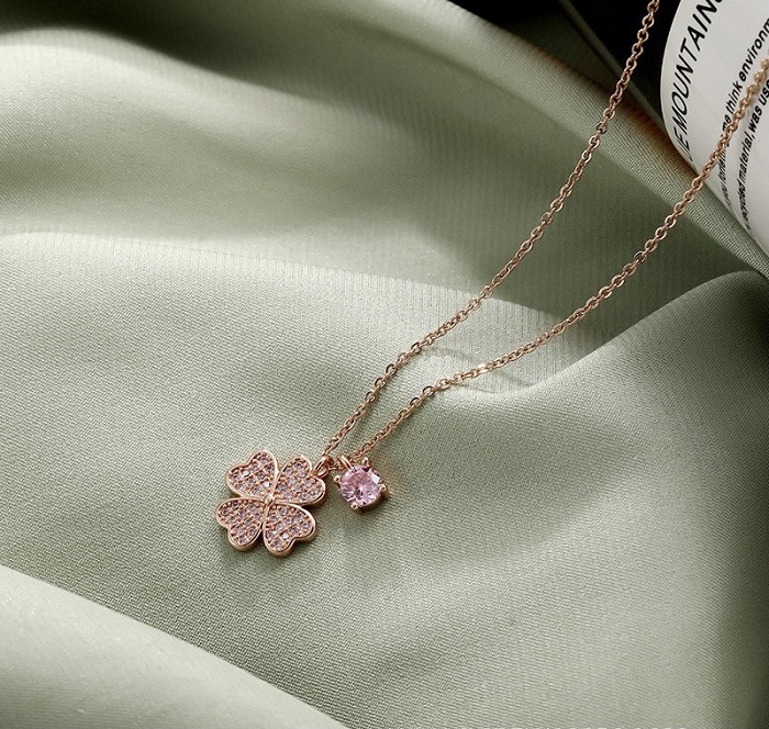 Trang sức quà tặng cho đối tác nữ rất ý nghĩa