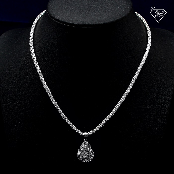 Dây chuyền bạc nam mặt Phật Di Lặc được nhiều bố mẹ chọn cho bé trai ở nhà