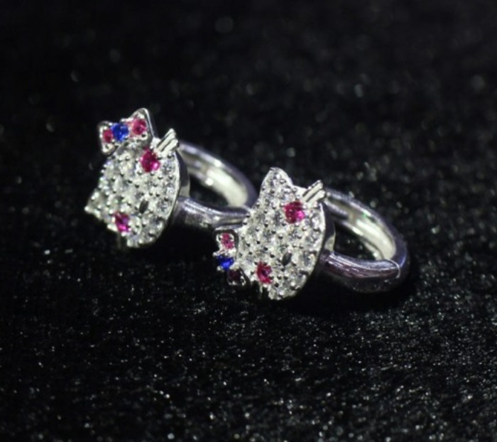 Khuyên tai cho bé gái hình mèo Kitty