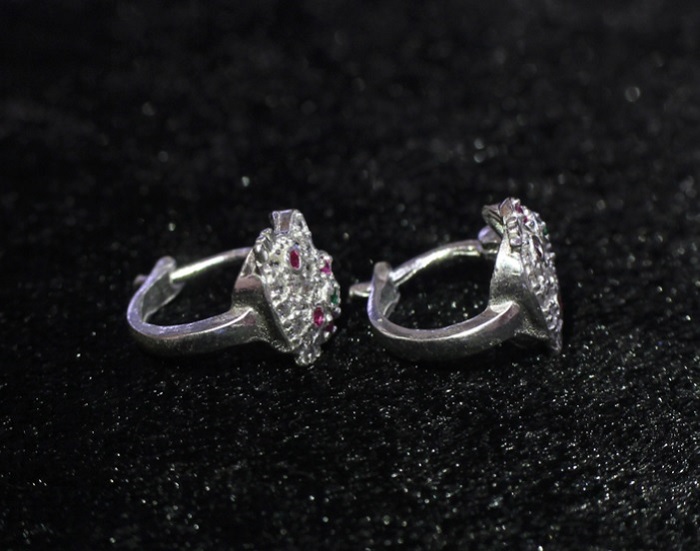 Bông tai cho bé gái 10 tuổi