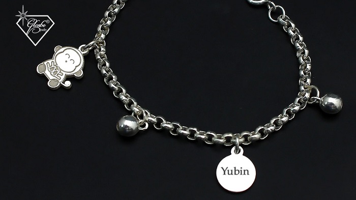 Lắc tay cho bé đầy tháng khỉ lục lạp hot năm 