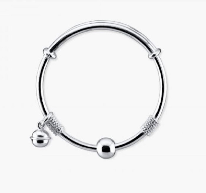 Vòng bạc khắc tên cho bé trai 