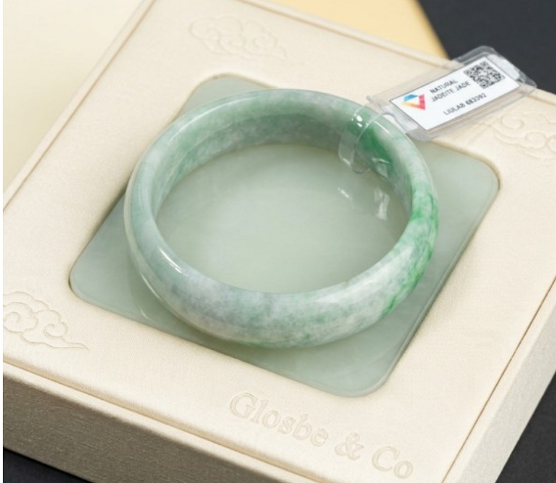 Vòng phỉ thúy tự nhiên cho người Mệnh Hỏa mang năng lượng tương sinh từ Hành Mộc