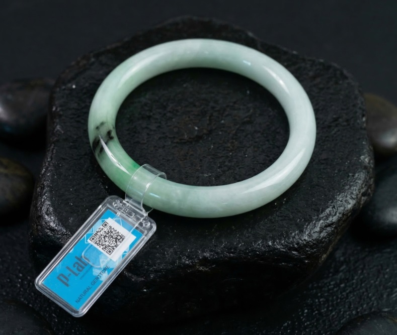 Vòng ngọc phỉ thúy xanh lý cao cấp giúp cân bằng cảm xúc cho người Mệnh Hỏa